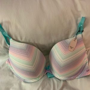 NWT VS Plunge Bra